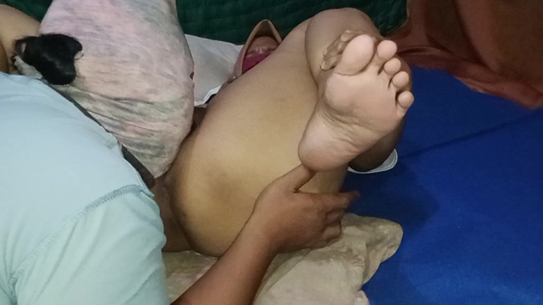 Babang endut: Endonezya üvey annemin amcığı yalamak ve sikişmek istiyor bölüm 2