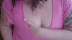 Sexy Amateurz: La bbw mora tatuata gioca con le sue grandi tette