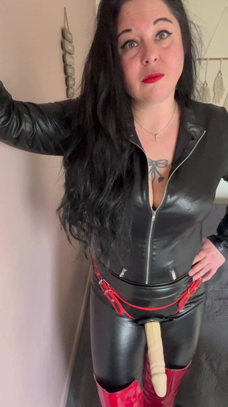 Maitresse Clara: 8 jam di bawah perintah saya...