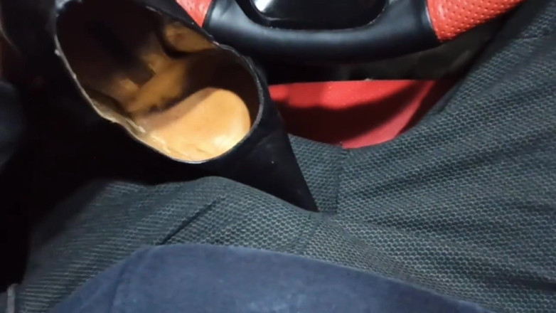 MistressNiki: ニキのハイヒールをファックした