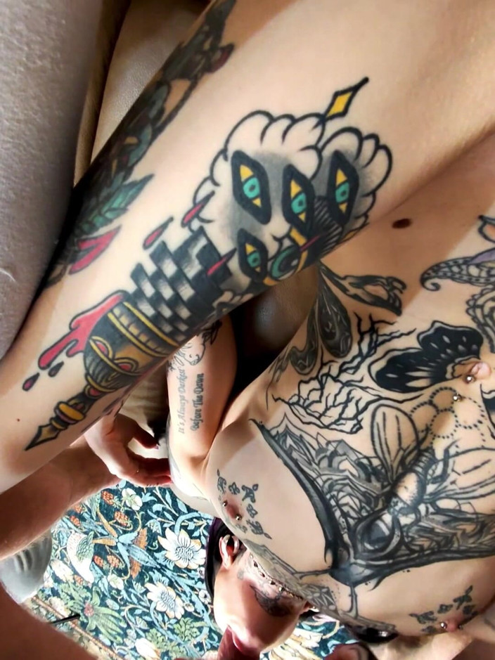 Steve Rickz: Getatoeëerde babe pov zuigen en neuken - Sami Soup wordt in...