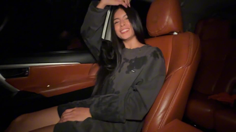 camilamendez7: Eu faço sexo no carro do meu melhor amigo, ele...