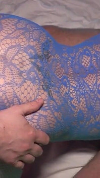 Tetona Anastasia en lencería azul es follada por extraños