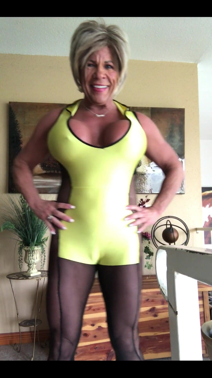 Musclemama4u: Here’s a Little Video and a Hot Outfit That I’m...