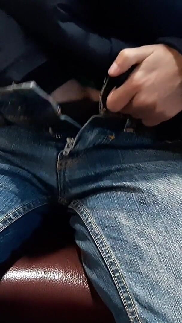 Lesbian-illusion: Mi masturbo rischiosamente su un treno pubblico fino a quando...