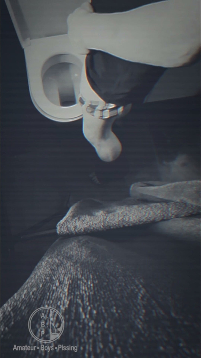AmateurBoysPissing: Flatmate Caught Peeing on Night Vision Cam