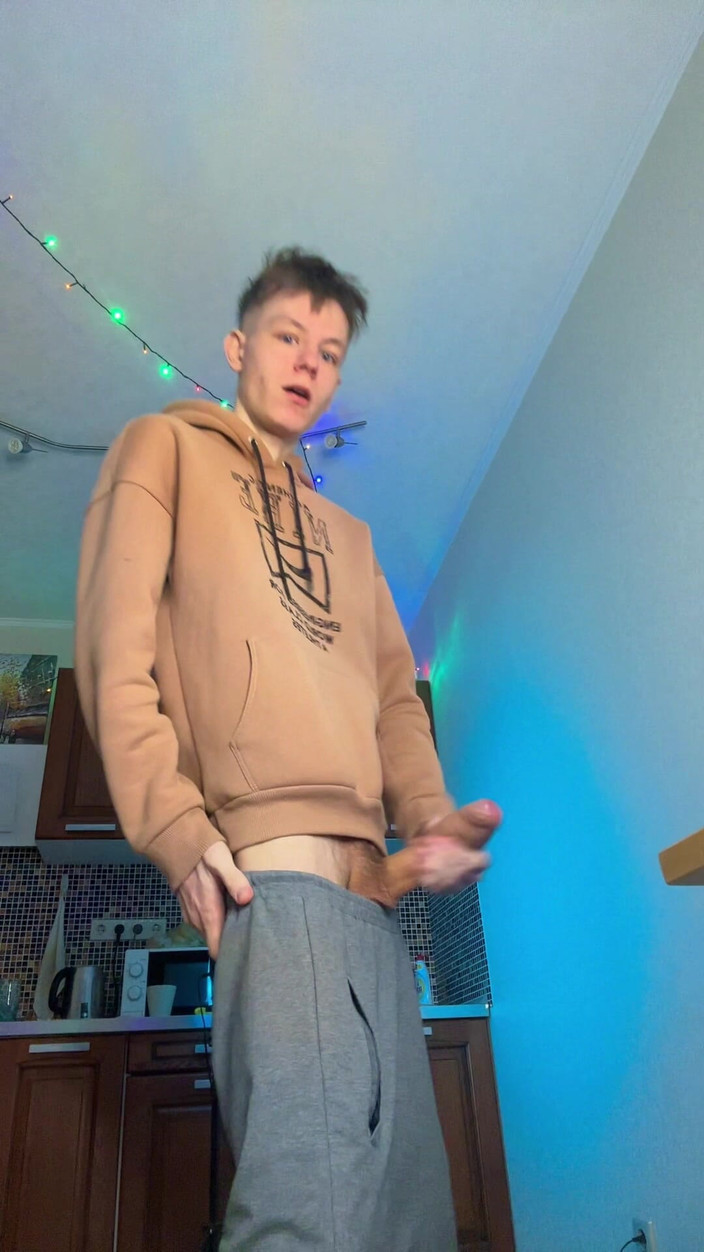 Morflot24: Enorme sborrata da un ragazzo magro con un cazzo sorprendentemente...