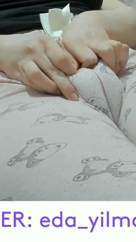 Camel toe- gezwollen poesje- gezwollen poesje- groot poesje- Turkse milf- Turkse porno- pyjama