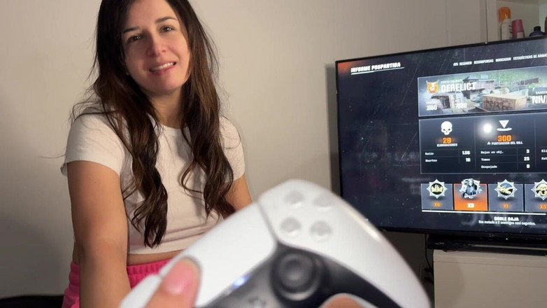 Sweetfantasy131: My Stepsister Gets Into My Bed While I Play and...
