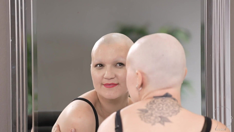 Euro Bald: Janel
