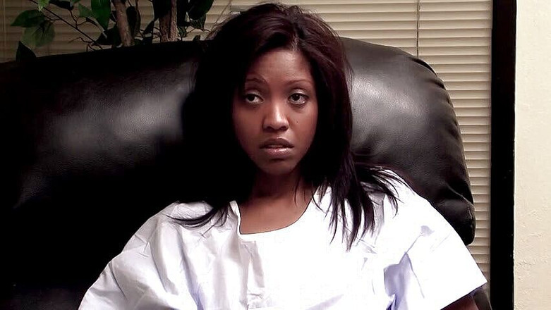 Lesbian Stories: Fofa negra garota fica oralmente satisfeita com sua amiga lésbica...