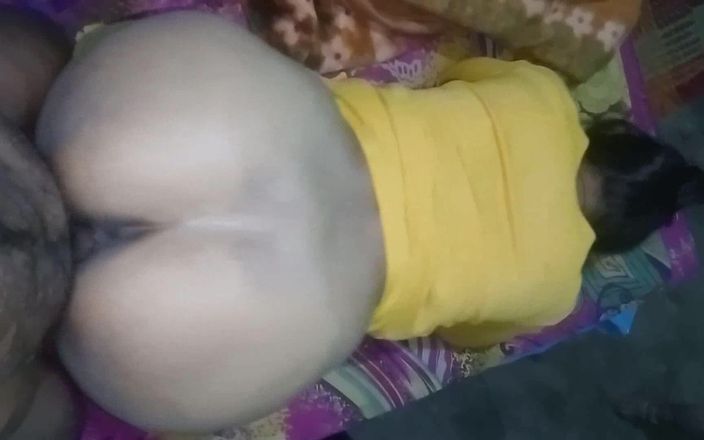 Pooja Sexy: Une belle-mère partage son lit ce soir avec son beau-fils