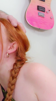Mokrá anální chcací děvka pije spewed moč - Petite Pixxxie je degradována páchnoucí močí