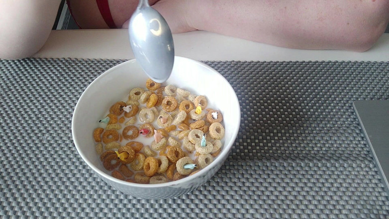 Julie_Bliss: Julie Bliss - sarapan raksasa