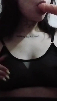 Üniversiteden geldim, senin için soyunuyorum ve striptiz dansı yapıyorum, bana bak