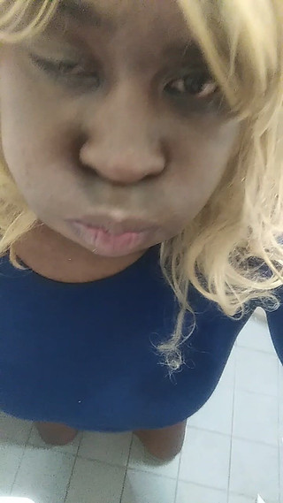 Anoniema Rose: Anoniema děvka škola - Pissdrinking wcraining