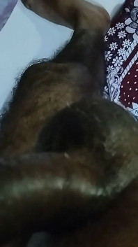 Tante seksi india dengan toket kecil lagi asik nyepong kontol ayah tirinya sambil foreplay