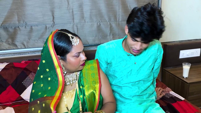 Golupaa: Esposa vestida para a noite de núpcias para o marido