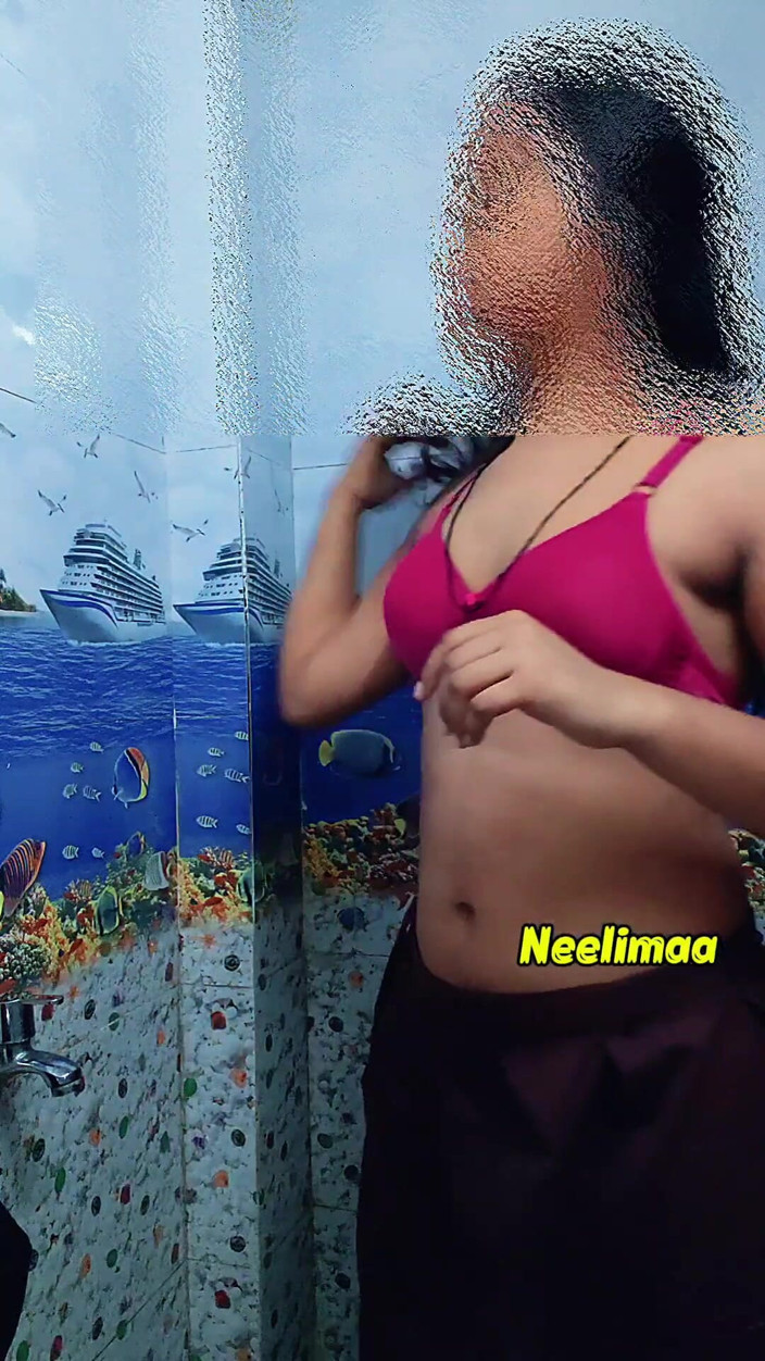 Neelimaa: นักเรียนสาว Desi อินเดียสุดฮอตเปลี่ยนเครื่องแบบและช่วยตัวเอง วิดีโอเซลฟี่ Desi อินเดีย