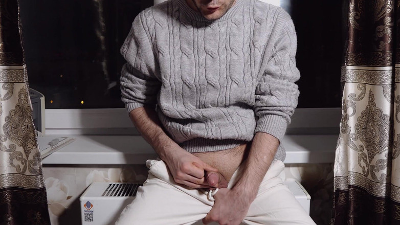 NoelDero: Un giovane ragazzo si masturba il cazzo e viene ad...