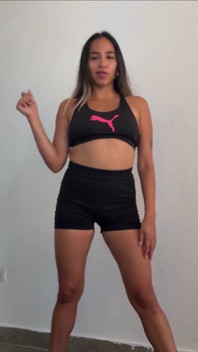 Adicto a los gimnasios y la adoración muscular de tela biceps abs femdom malcriada diosa