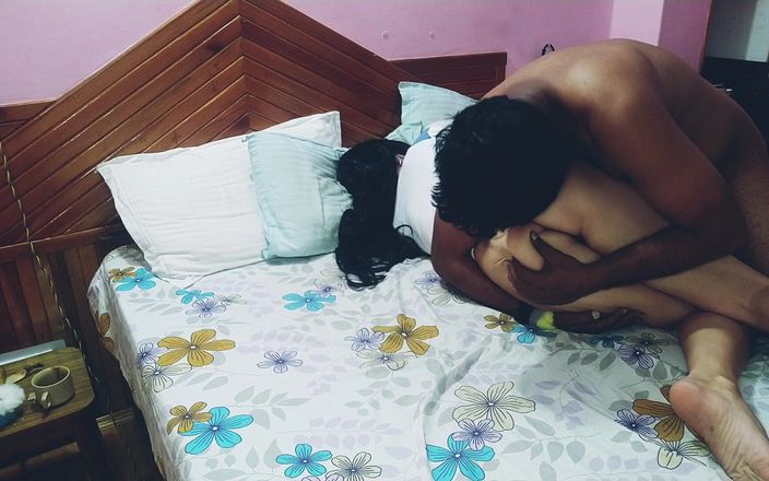 Bolly Karma: सुपर क्यूट गर्ल के साथ अंतरंग हॉट सेक्स