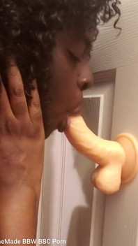 Cvičení kouření sání namontované dildo