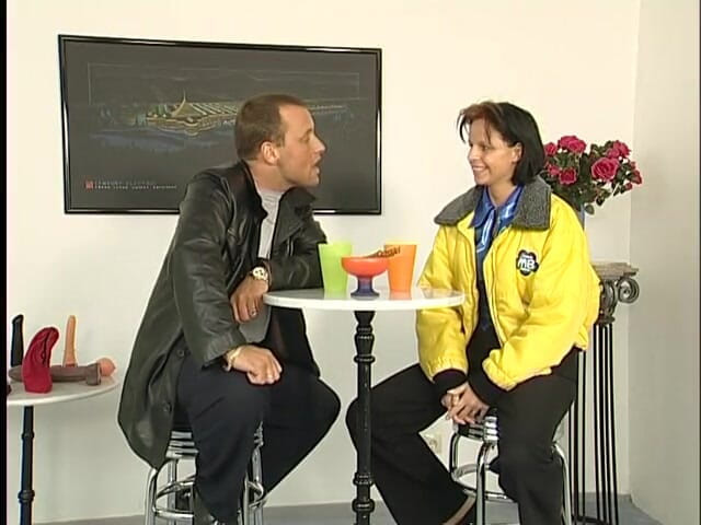 Lucky Cooch: Schönheit bekommt beim casting ihre getrimmte muschi mit dildo gefickt