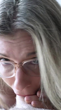 Cory Chase em madrasta usa um vestido e sem calcinha