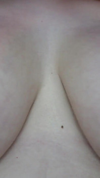Hipnotizada tu adicción a los senos milf