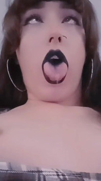 Bratty Goth membuat muka Ahegao dengan banyak air mani
