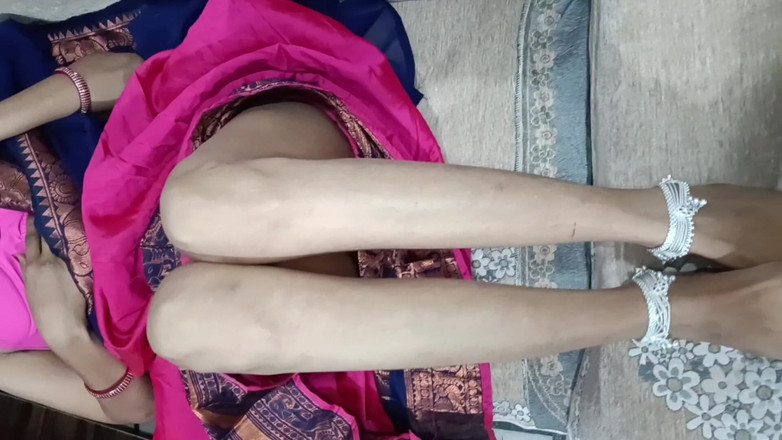 Dearshivani: Labă indiană desi cu picioarele de la o indiancă bhabhi...