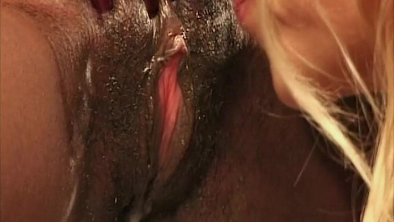 BANGORA RETRO CLUB: Mature Ebony MILF Kelly Gets Her Pussy Devoured by Blonde