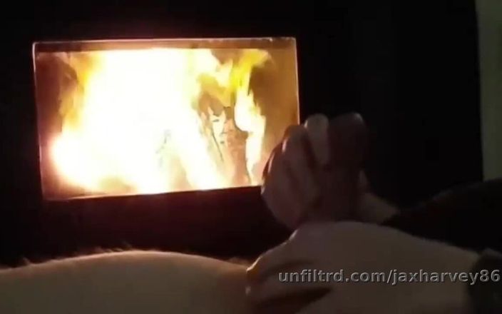 Jax harvey: Gémissements et éjaculations sur ma grosse bite pendant que le feu...
