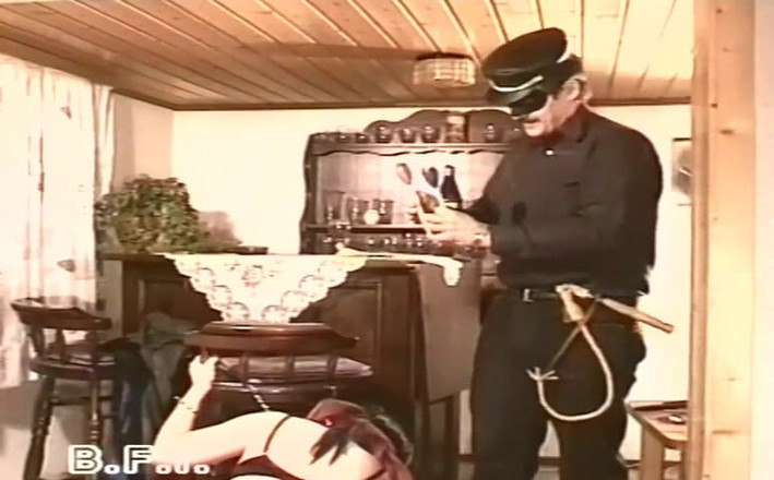 House of lords and mistresses in the spanking zone: Můj pán velí