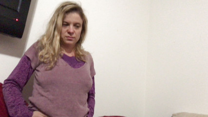 Erin Electra: Ciucciata a letto da una bionda