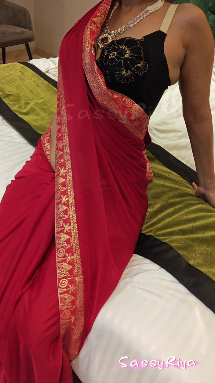 Sassy Riya: Sassy Riya Wearing Saare