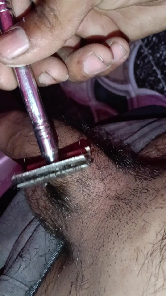 Darling_Shivani: 자지를 면도한 어린 소년