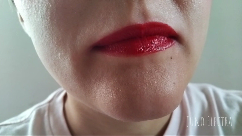 The Antichristrix: Buzele roșii uriașe sunt flămânde după tine, vedere la persoana 1