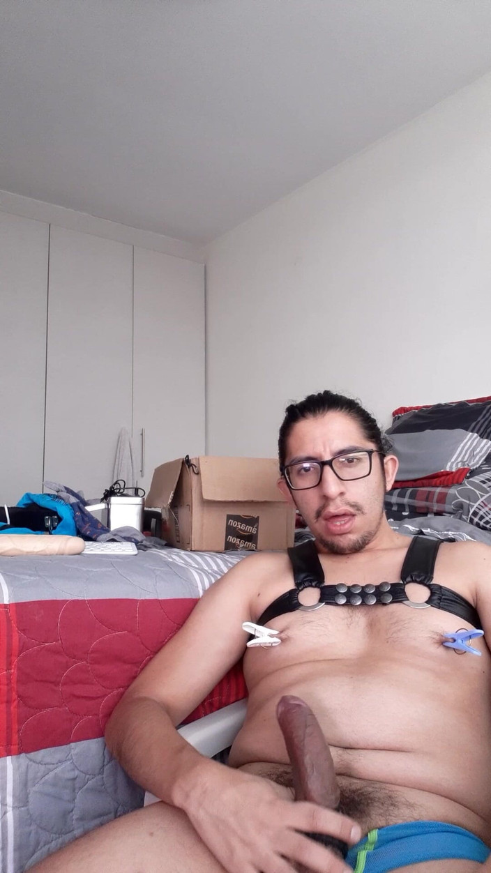 littlelatinhunter: Chcę ścisnąć te sutki mam coraz więcej. niewolnikiem, który mi pomoże?