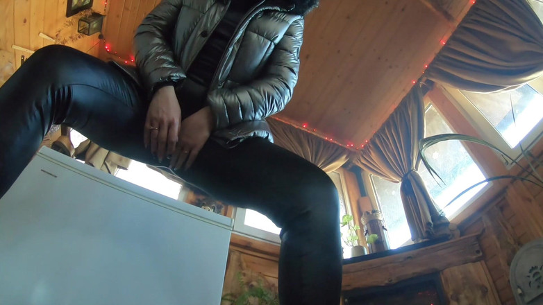 MilfyCalla: Podvádějící manželka tančí pro přítele manžela 229