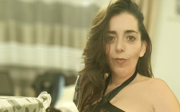 Secive: Bersendirian di rumah bermain pepek berbulu saya