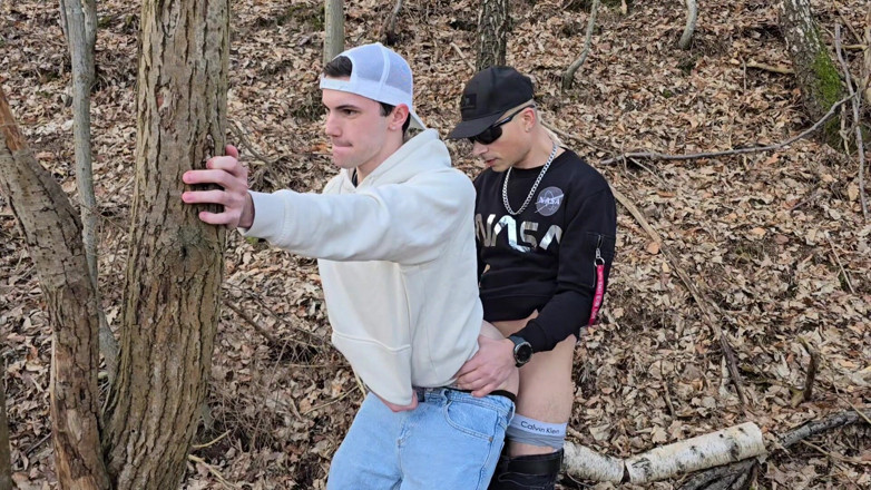 boyzxy212: Venkovní sex v lese s mojí gay děvkou - sál mě,...