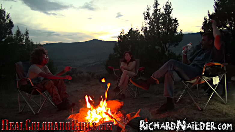 Richard Nailder Hardcore: Süße rothaarige macht erste arsch-zu-mund und lesbische erfahrung im Camping-Vorsprechen-Video