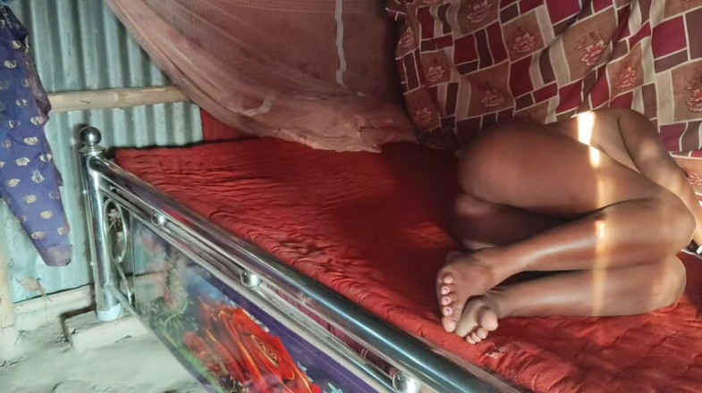 Sexydeb: Hintli ateşli ev hanımı götten sikiliyor ve boğazına kadar yarak...