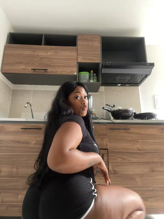 Lily Baudinx: 私の驚異的なお尻、エピソード1028にジャックオフ