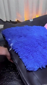 Orální sex s hlubokým krkem, sliny všude