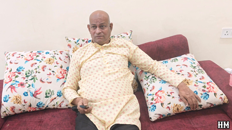 Hotmaster: 하드코어 섹스에서 남친에게 따먹히는 인도 인도 딸 바람둥이 아버지