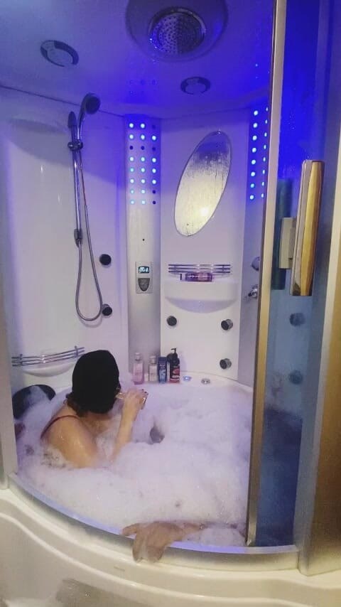 Six my and wife: Diversão árabe no chuveiro