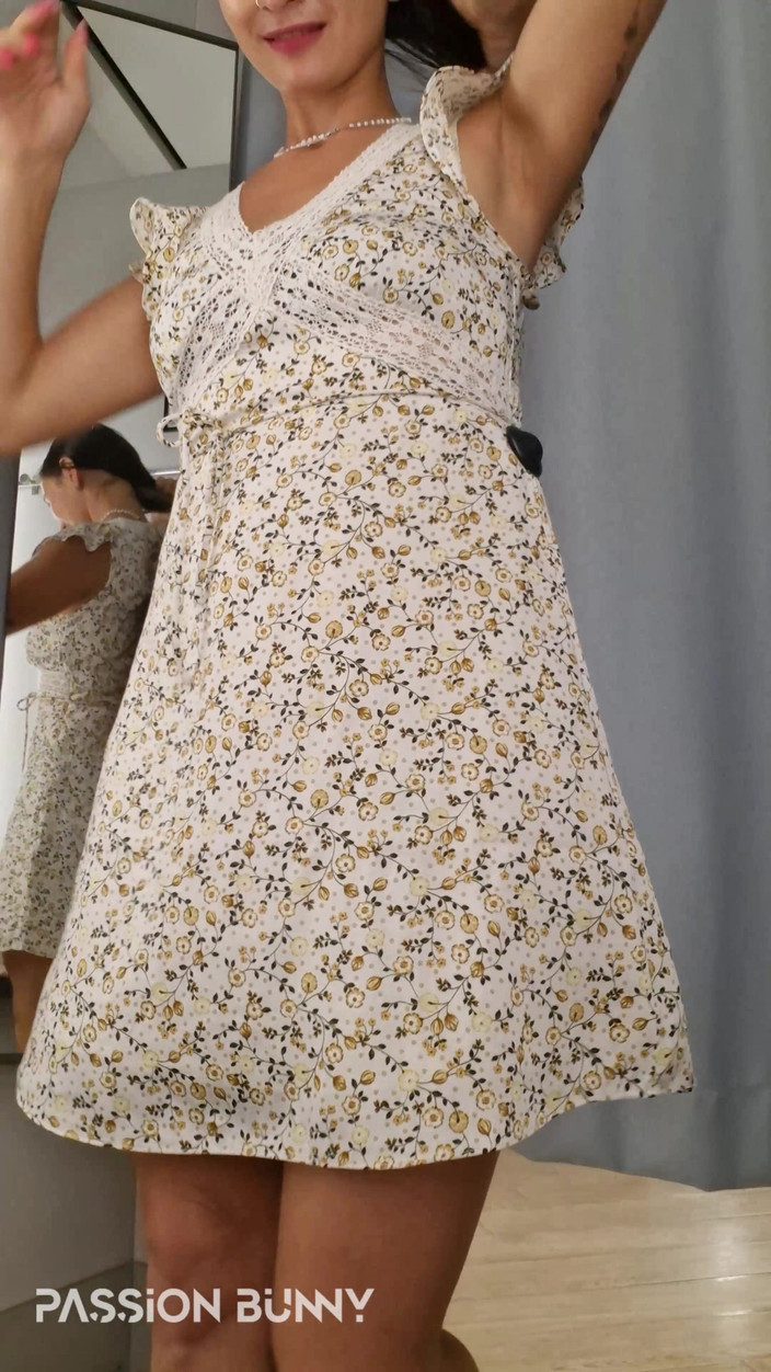 PassionBunny: 옷 갈아입기 - 피팅룸과 발정난 보지 가지고 노는 중